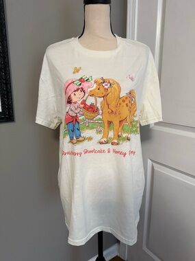 ADORABLE NWT Isaac Morris Strawberry Shortcake & Honey Pie Pony cream t-shirt